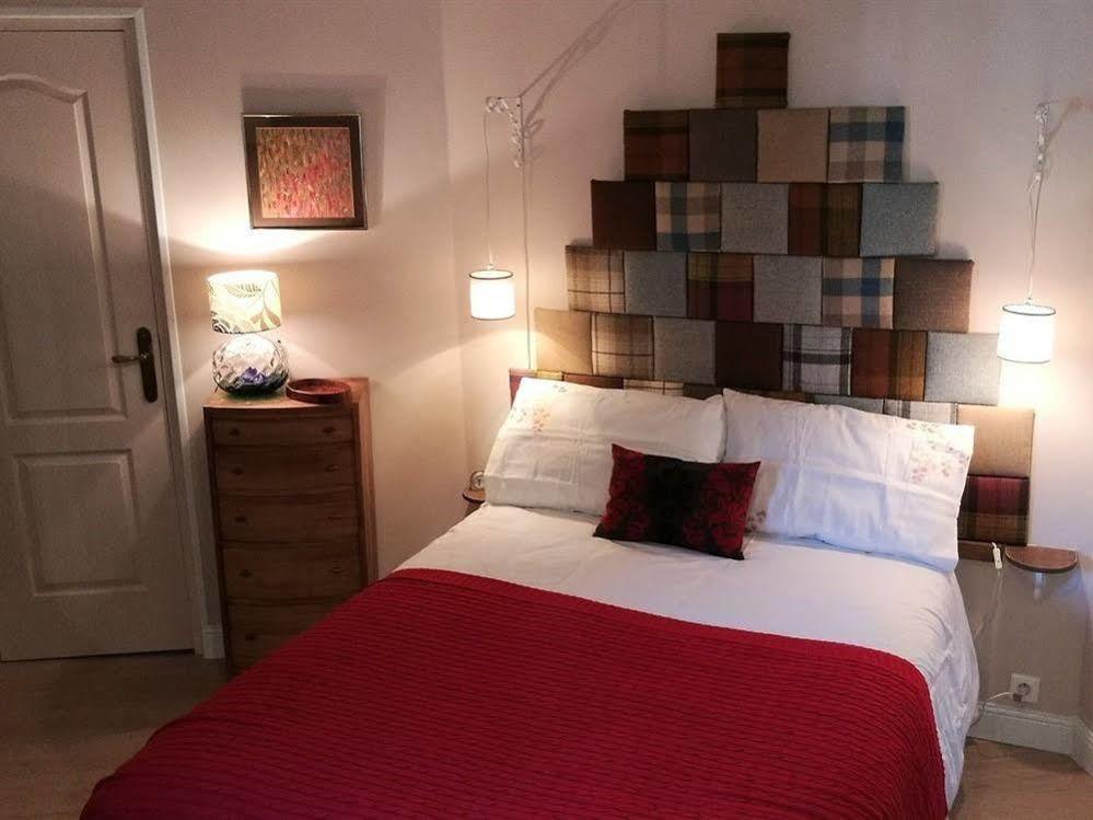 Maison De Textile Apartment Montolieu Luaran gambar